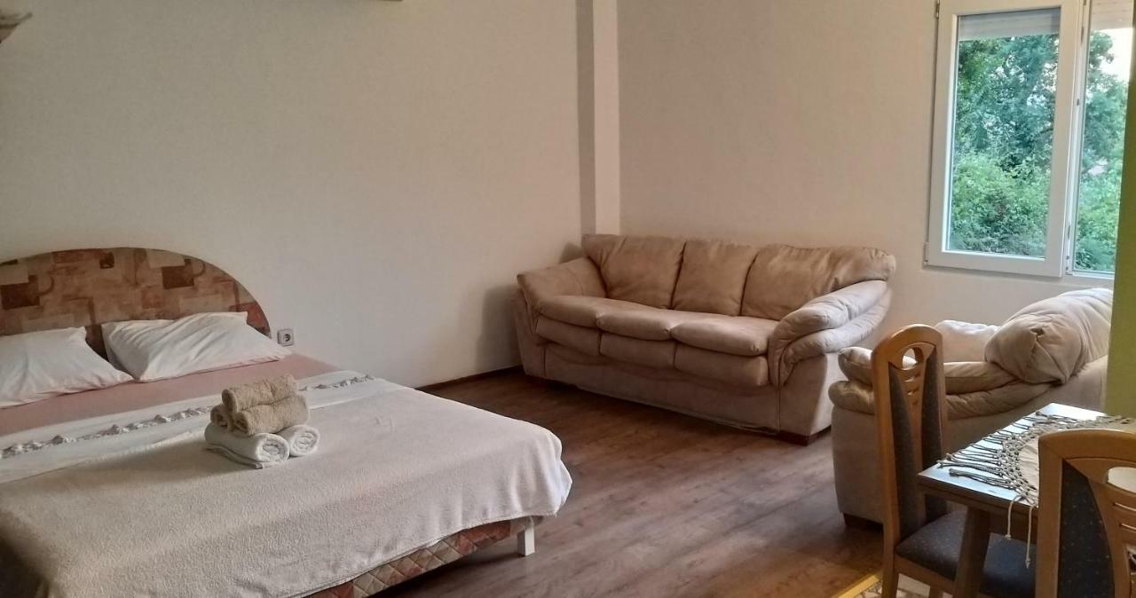 Petivat Gardens Apartment Exterior foto